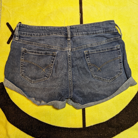 Bullhead Black women's denim medium wash shorts - size 5 - Picture 3 of 4